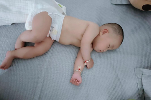 海丰宝宝突然很多眼屎